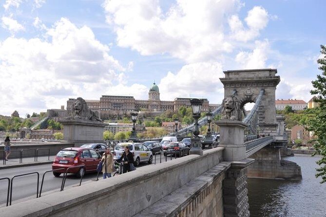 Private Budapest walking tour - 4 hours - Key Points