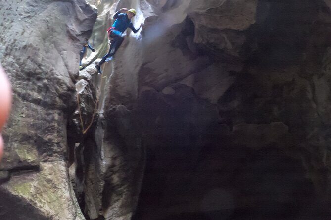 Private canyoning adventure in the Buitreras Canyon - FAQ