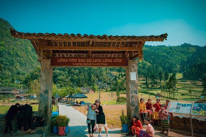 Private Car Tour of Ha Giang Loop for 4D/3N all-inclusive - Day 1: Into the Mountains with Spectacular Views