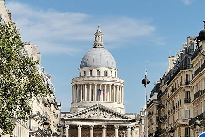 Private car with a driver in Paris 4-6 persons - The Experience in Detail