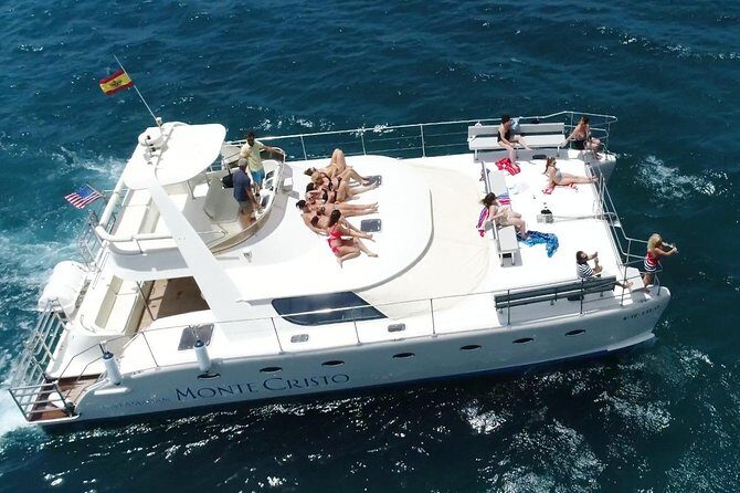 Private Catamaran Charter with Transfer, Buffet and Snorkeling - Key Points