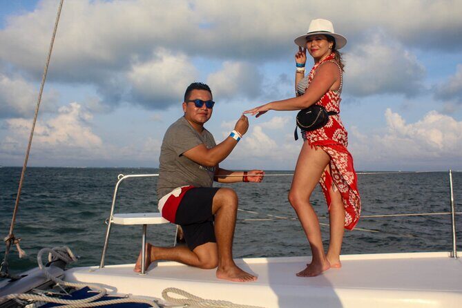 Private Catamaran to Isla Mujeres & Open Bar - Free Time and Sunset