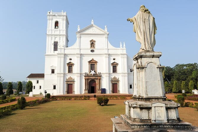 Private Cathedrals and Spice Plantation Day Tour - Key Points