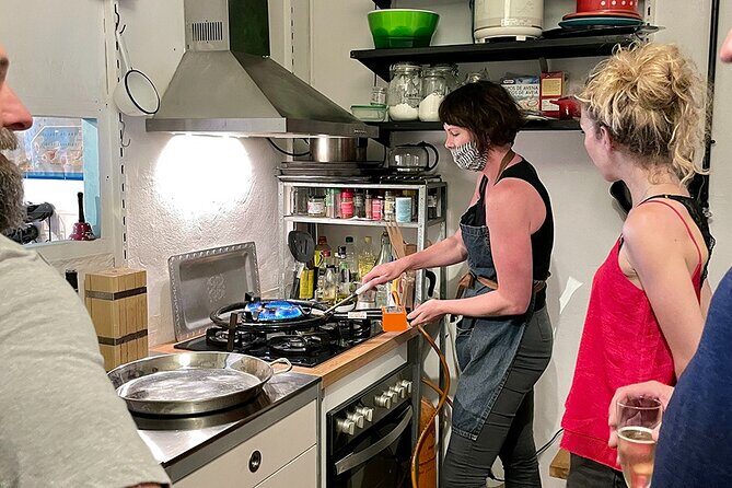 Private Cava Sabrage and Paella Class in Barcelona - Discovering the Experience: What to Expect