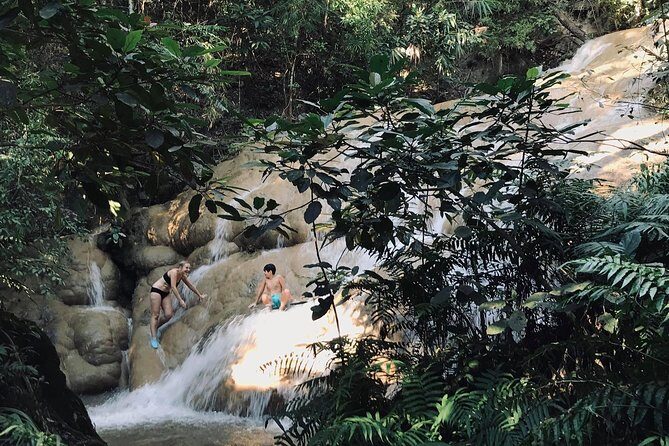 Private Chaing Dao Tour. Village, Cave,Hot springs, Sticky Waterfall. - Key Points