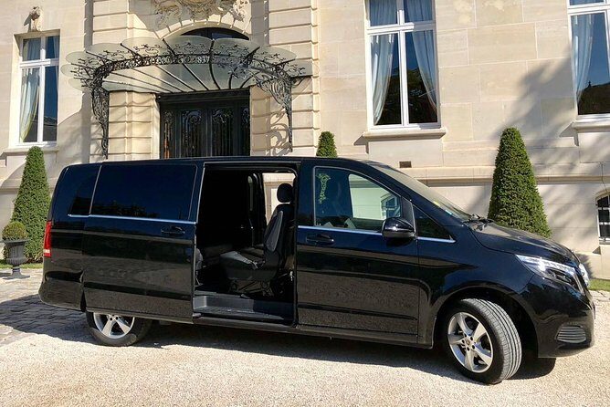 Private Champagne Tour: Iconic & Boutique Champagne+ restaurant - Gourmet Lunch with a View