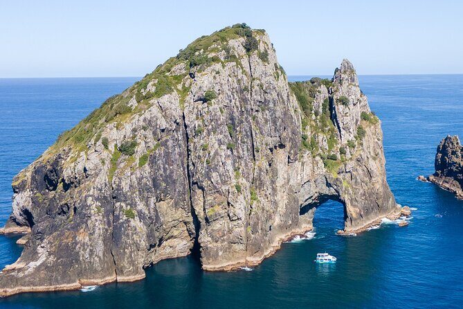 Private Charter: Hole in the Rock Cruise with Island Stopovers - The Experience and Atmosphere