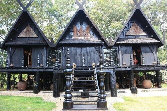 Private Chiang Rai White and Blue Temple with Black House - FAQ