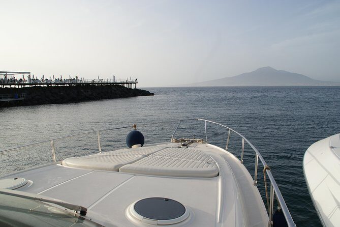 Private Cruise to Capri from Sorrento - yacht 50' - Key Points