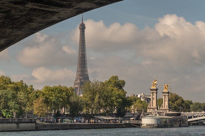 Private Cruise to Discover Paris - The Price & Value