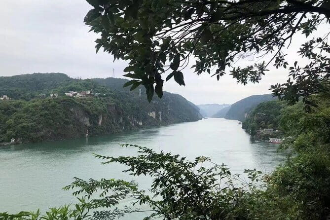 Private Day Tour in Yichang to Sanyou Cave and Sanxia Waterfall - What to Expect from the Itinerary