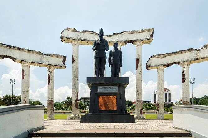 Private Day Tour Surabaya Historiculture - Key Points