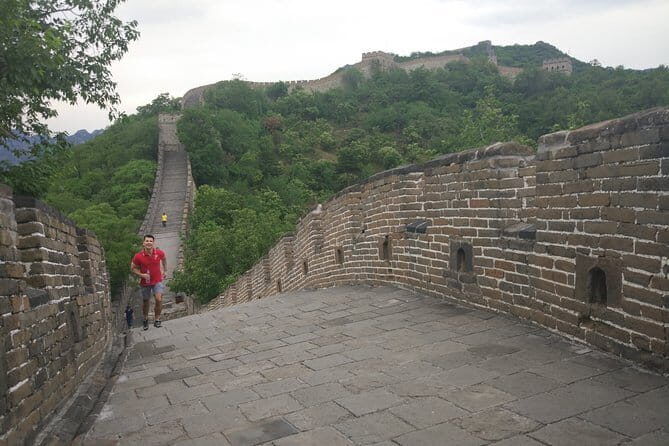 Private Day Tour to Mutianyu Great Wall & 798 Art Zone with Local Food Lunch - Key Points