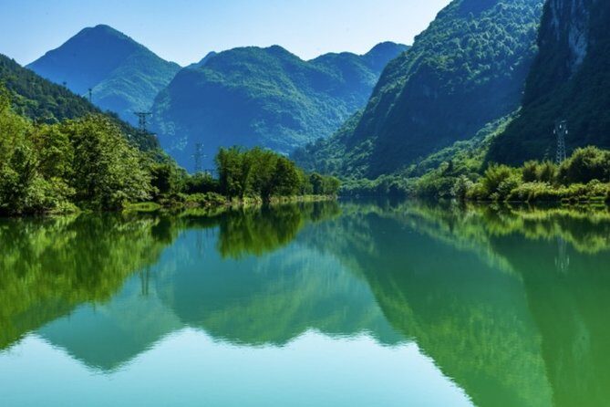 Private Day Tour to Xiatianxia Valley in Yangshan County from Guangzhou - What Travelers Can Expect