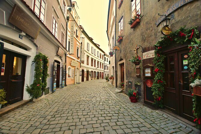Private Day Trip From Passau To Cesky Krumlov, in English - Exploring Cesky Krumlov: The Castle and Its Enchanting Streets
