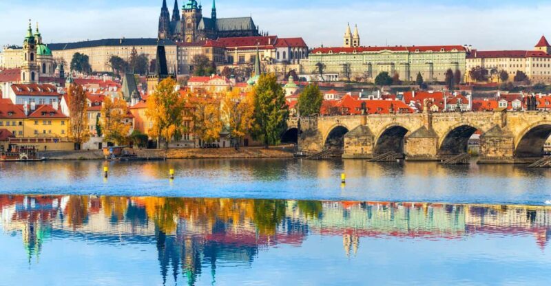 Private day trip from Vienna to Prague and back, in English - Key Points