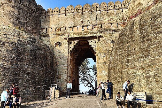 Private Day Trip to Kumbhalgarh Fort and Ranakpur from Udaipur - The Journey Begins: From Udaipur to Kumbhalgarh