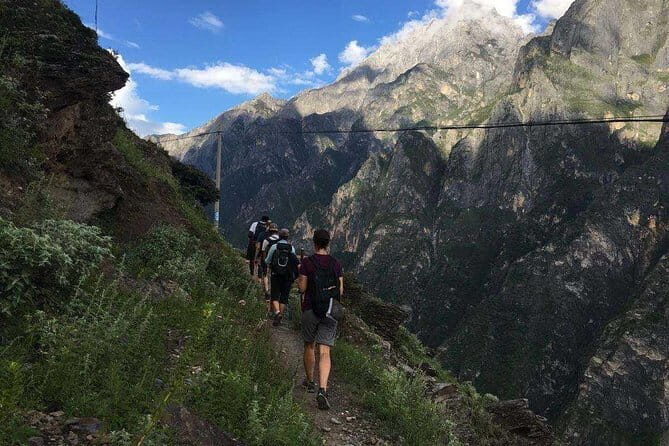 Private Day Trip to Yangtze River First Bend, Shigu Ancient Town, Tiger Leaping Gorge from Lijiang - Considerations for Travelers