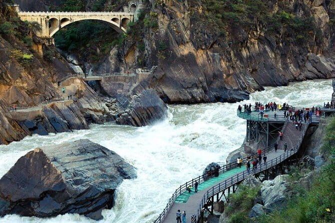 Private Day Trip to Yangtze River First Bend, Shigu Ancient Town, Tiger Leaping Gorge from Lijiang - FAQs