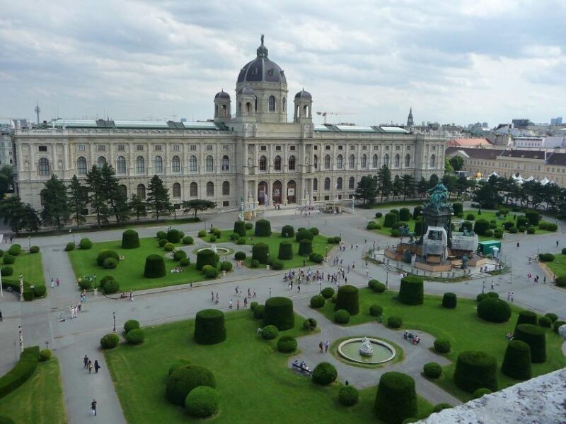 Private Daytour to Vienna from Budapest with pro guide - Key Points