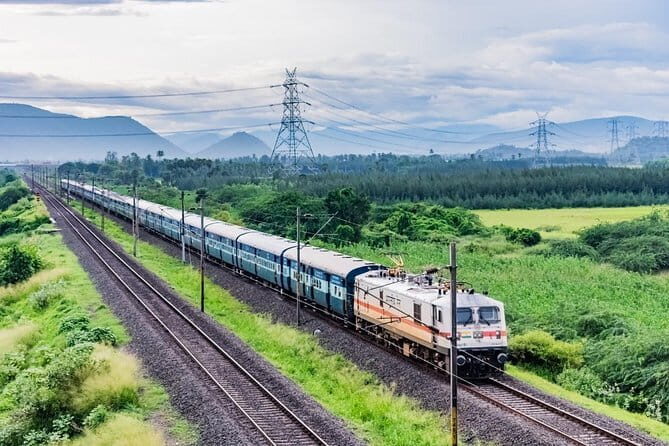 Private Departure transfer: Delhi hotel to Railway station - A Closer Look at the Experience