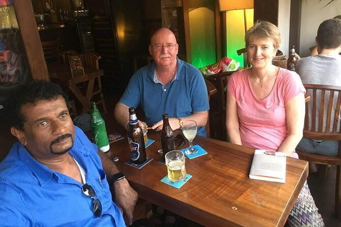 Private departure transfer from your hotel in Negombo to the Airport. - Key Points