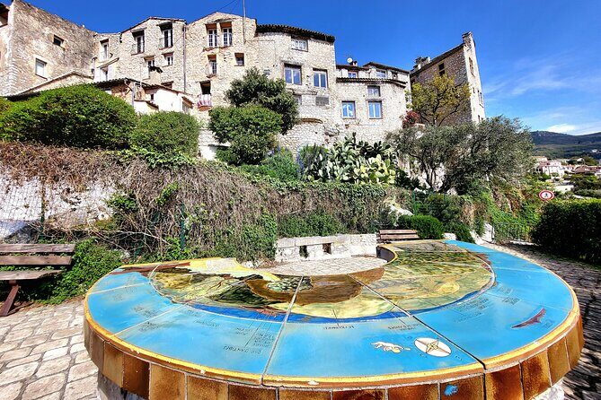 Private discovery of the hinterland of the Côte d'Azur - Transportation and Timing