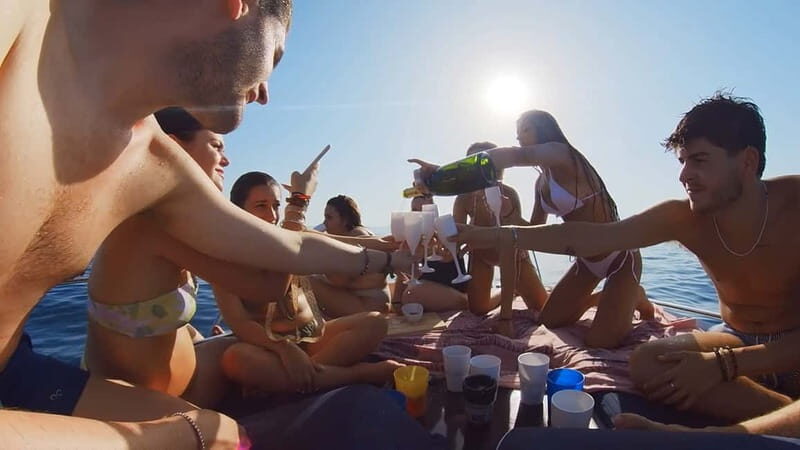 PRIVATE DOLPHIN WATCHING SUNSEEKER WITH DRINKS ON FUENGIROLA - Who Should Consider This Tour?