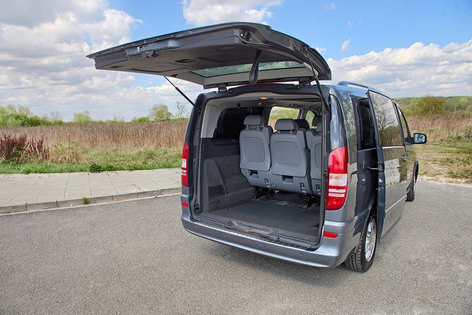 Private door-to-door transfer from Krakow to Prague - FAQs