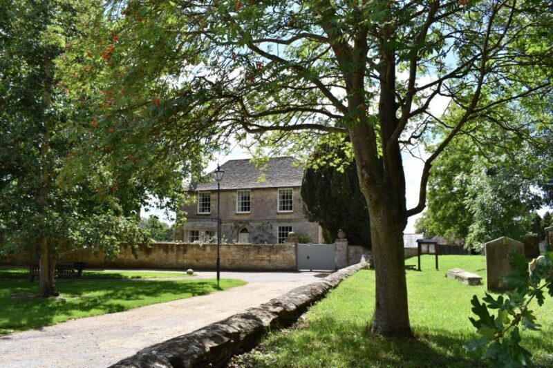 Private Downton Abbey Day Tour, including Pub Lunch - The Pub Lunch: A Taste of Authentic Britain