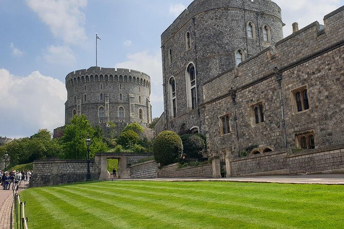 Private driver guided tours Windsor castle Stonehenge - The Itinerary in Detail: What to Expect