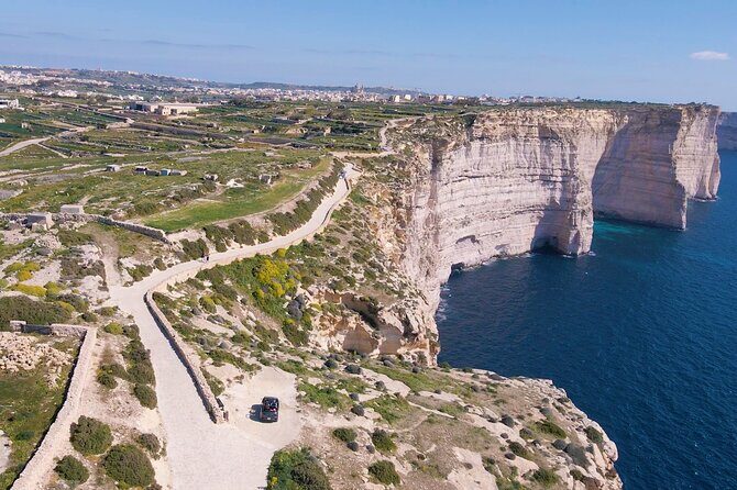 Private E Jeep Chauffered Tour in Gozo - Guides and Reviews: What Travelers Say