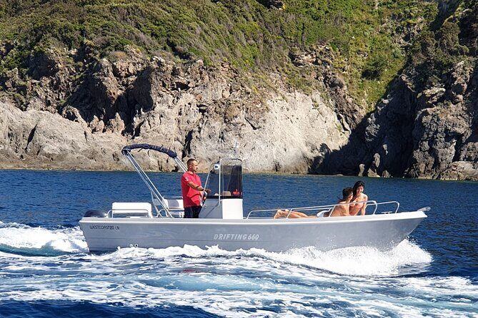 Private excursion to the island of Ischia by Conero 6.6m boat - Key Points