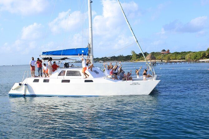 Private Family Catamaran From Isla Mujeres - Key Points