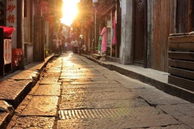 Private Fengjing and Xitang Water Town Sunset Boating Tour with Dinner from Shanghai - What Makes This Tour Stand Out?