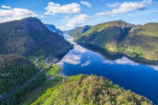 Private Fjordcruise by Luxury Pontoon Boat - Bergen Fjords - Exploring the Fjords in Style and Comfort