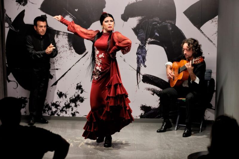 Private flamenco show in the center of Seville (Max 30 pax) - Key Points