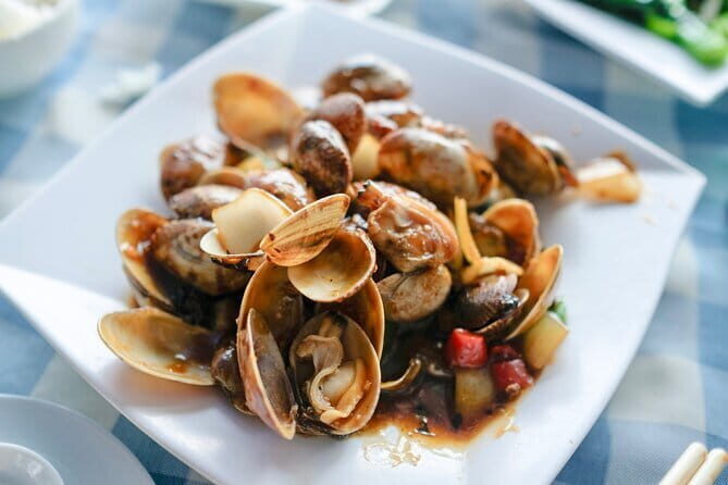 Private Food Tour With the Locals in Hong Kong - Note: To get a sense of similar experiences, check out tours like the Dukling Victoria Harbour boat tour or the Kowloon city-center exploration. These can complement or extend your Hong Kong adventure.