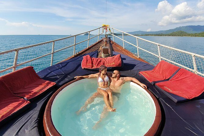 Private Full-Day Red Dragon Yacht to Angthong National Marine Park - Discovering the Private Full-Day Red Dragon Yacht Tour at Angthong Marine Park