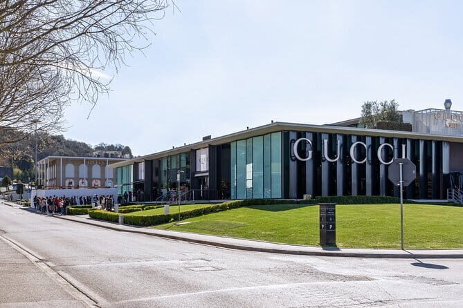 PRIVATE Full-Day Shopping Tour: The Mall GUCCI and Spaces PRADA outlet - FAQ