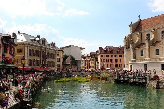 Private Full Day Tour of Perouges and Annecy from Lyon with Hotel pick-up - Who Is This Tour Best For?