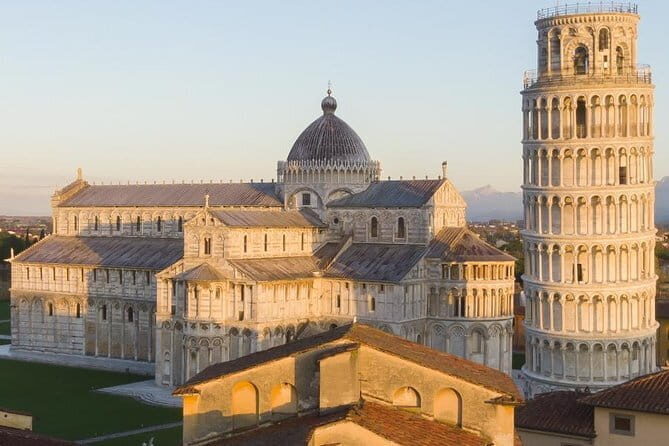PRIVATE Full-Day Tour of Pisa, San Gimignano and Siena from Florence - The Journey Begins: From Florence to Pisa