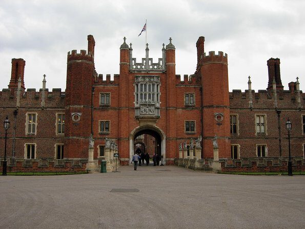Private Full Day tour of Windsor castle and Hampton court palace from London - The Authentic Experience