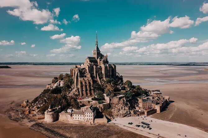 Private Full Day Tour to Mont Saint Michel - Entering the Iconic Fortress: First Impressions