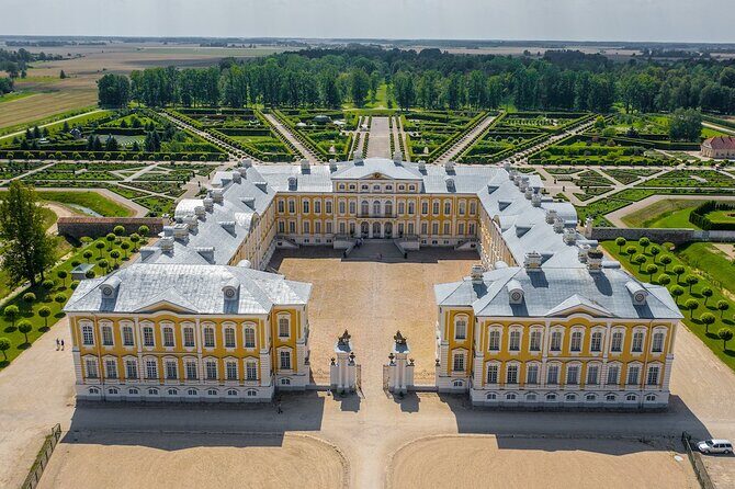 Private Full-Day Trip to Hill of Crosses, Rundale Palace & Bauska - Who Is This Tour Best Suited For?