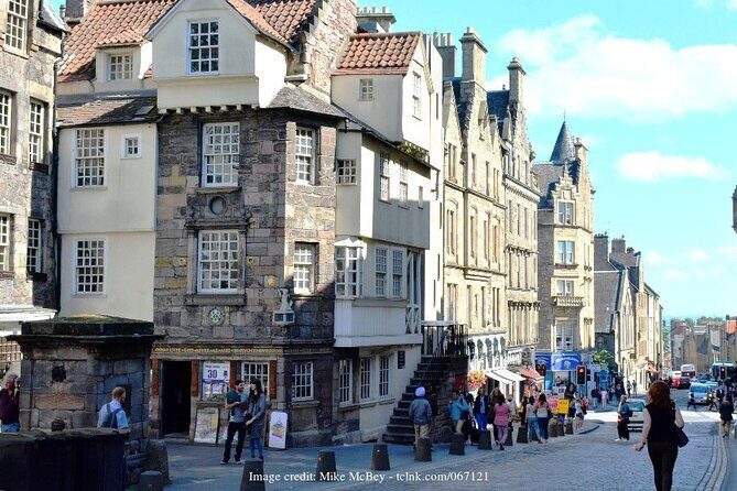 Private Full-Day Walking Tour in Edinburgh with Edinburgh Castle - What Makes This Tour Stand Out?