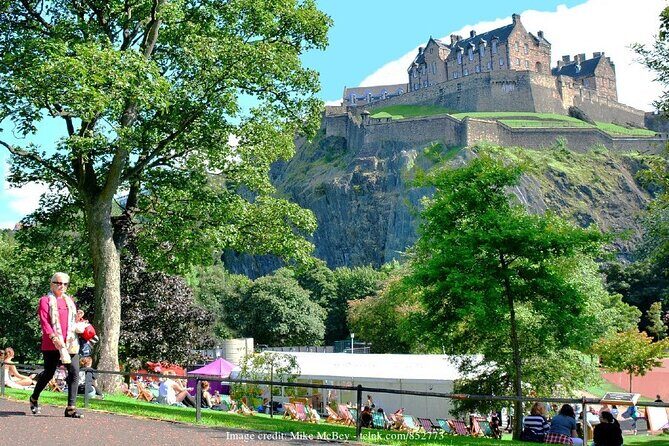 Private Full-Day Walking Tour in Edinburgh with Edinburgh Castle - Wrapping Up