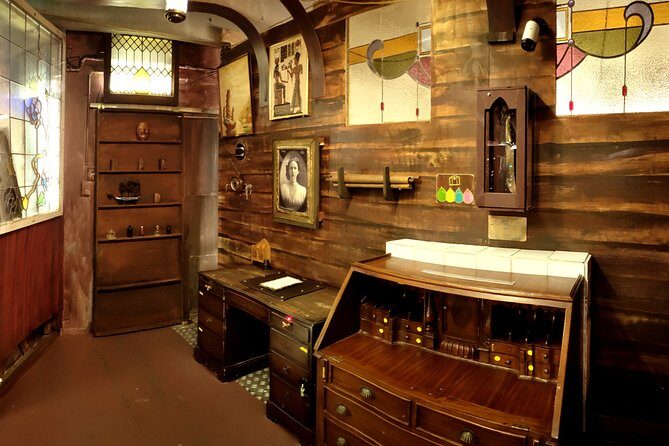 Private Group Puzzle-Solving Adventure Game: Atlantis - Group Dynamics and Suitability