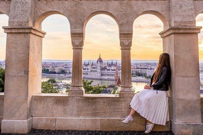 PRIVATE GUIDED Budapest walking tour with coffee break in 120 min - Key Points