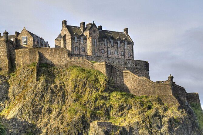 Private Guided Edinburgh Tour in a Premier Classic LEVC TXE - Introducing the Edinburgh Black Cab Experience